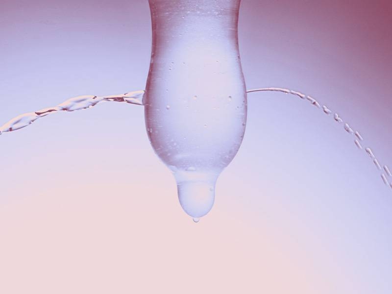 Rủi ro khi đeo 2 bao cao su cùng lúc