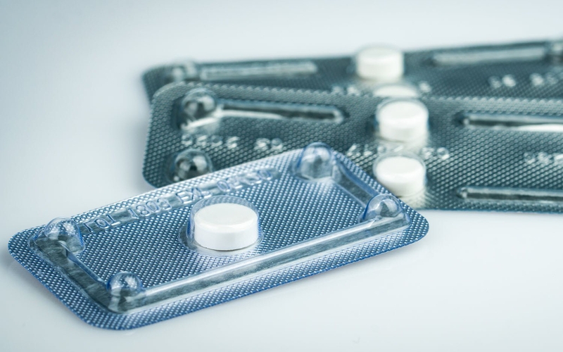 Thay vì đeo 2 bao cao su cùng lúc, bạn có thể kết hợp với các biện pháp tránh thai khác với bao cao su