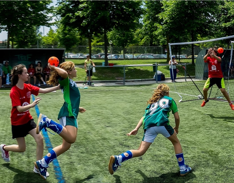 Có nên đeo kính áp tròng khi chơi thể thao không? 1