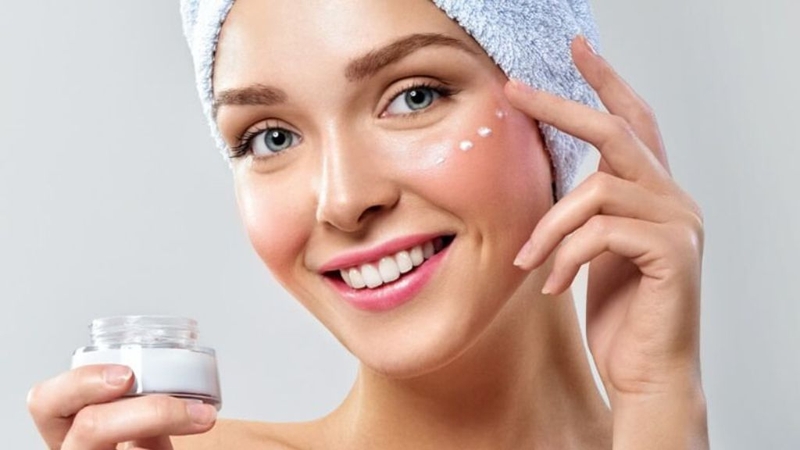 Có nên dùng 2 loại kem dưỡng da cùng lúc hay không? 2