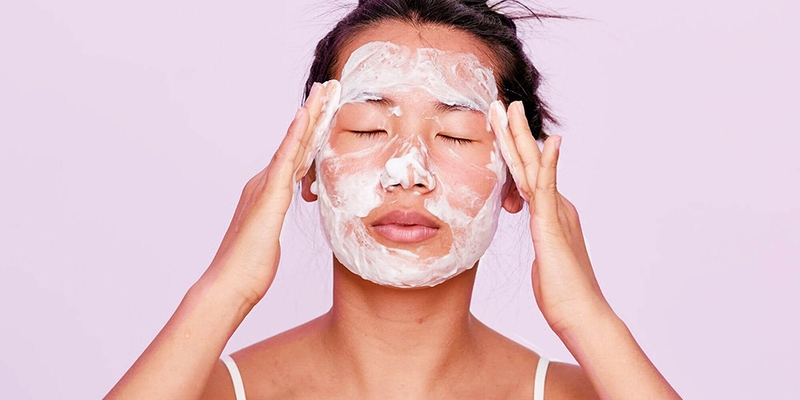 Có nên dùng 2 loại sữa rửa mặt 1 ngày? Giải đáp chi tiết 3