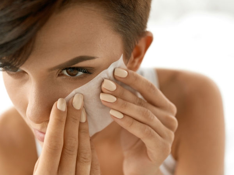 Có nên dùng giấy thấm dầu cho da mụn hay không 2
