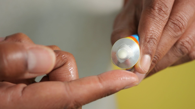 Có nên dùng kháng sinh bôi áp xe không là thắc mắc của nhiều người