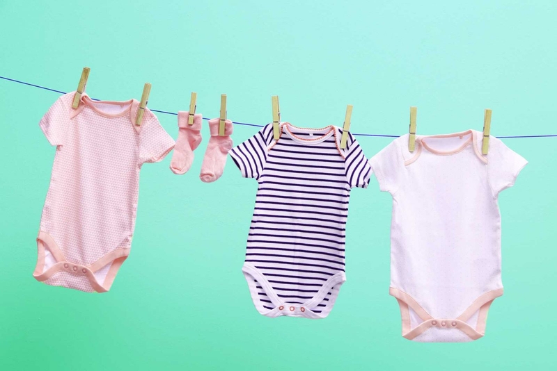 Có nên dùng nước giặt riêng cho bé hay không?