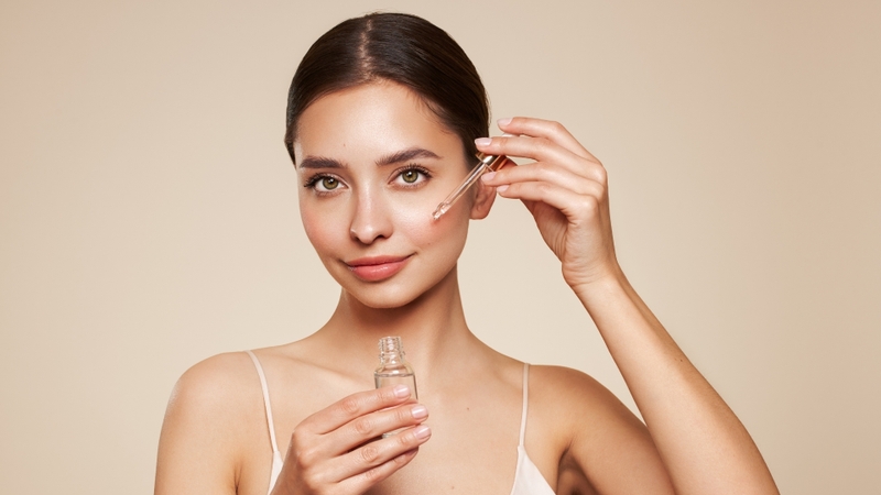 Kết hợp nhiều loại serum không đồng nghĩa với việc da sẽ hấp thụ nhiều dưỡng chất hơn
