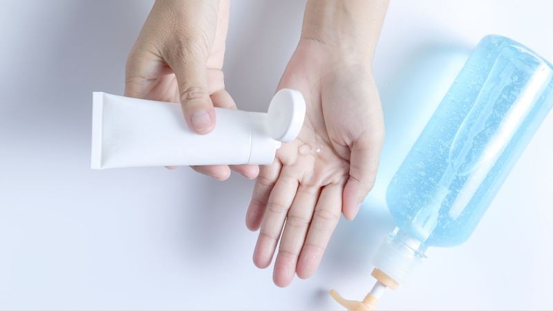 Da khô nên chọn sữa rửa mặt pH 5.5 - 6.5