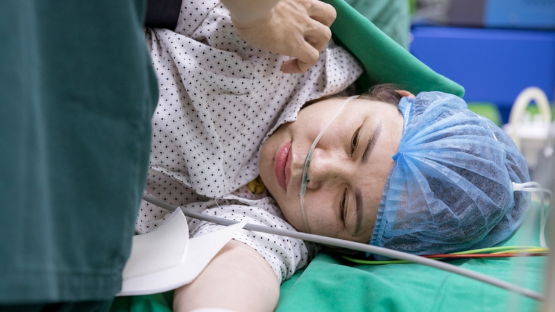 Có nên gây tê ngoài màng cứng khi sinh thường và những biến chứng? 2