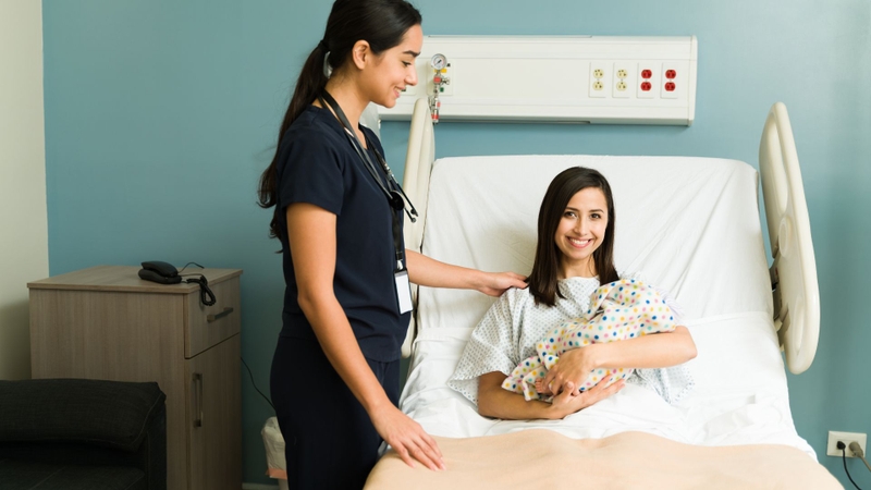 Mẹ bỉm có nên hơ than vùng kín sau sinh không? 1