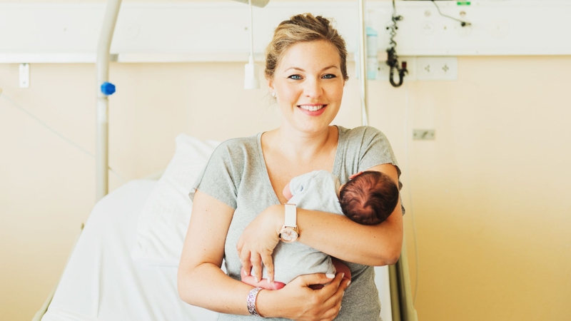 Mẹ bỉm có nên hơ than vùng kín sau sinh không? 2