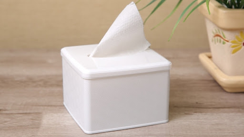 Khăn giấy lau mặt được làm từ bột giấy nguyên sinh, không gây kích ứng