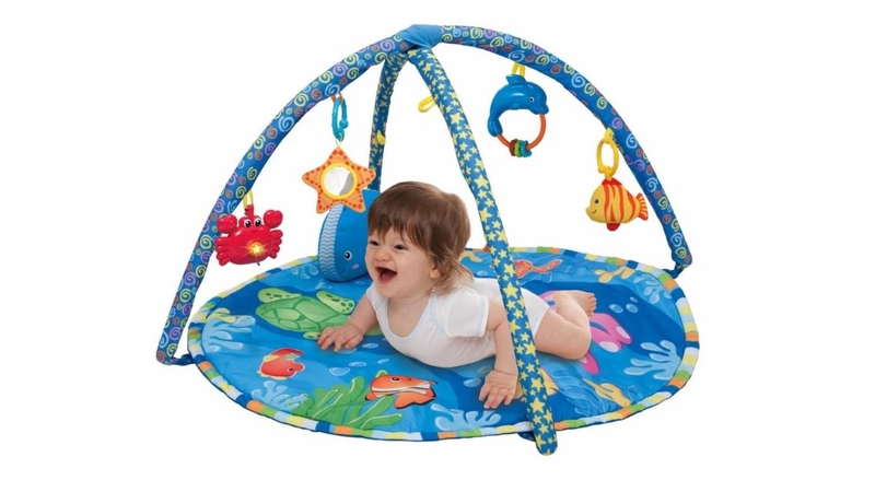 Rất nhiều bậc phụ huynh băn khoăn có nên mua thảm chơi cho bé hay không