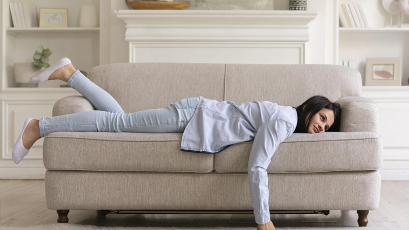 Nằm dài cả ngày gây nhiều tác hại như yếu cơ, béo phì, suy giảm trí nhớ,...