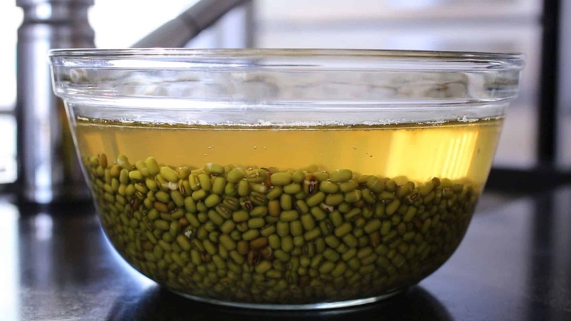 Ngâm không đúng cách sẽ làm giảm giá trị dinh dưỡng của đậu xanh