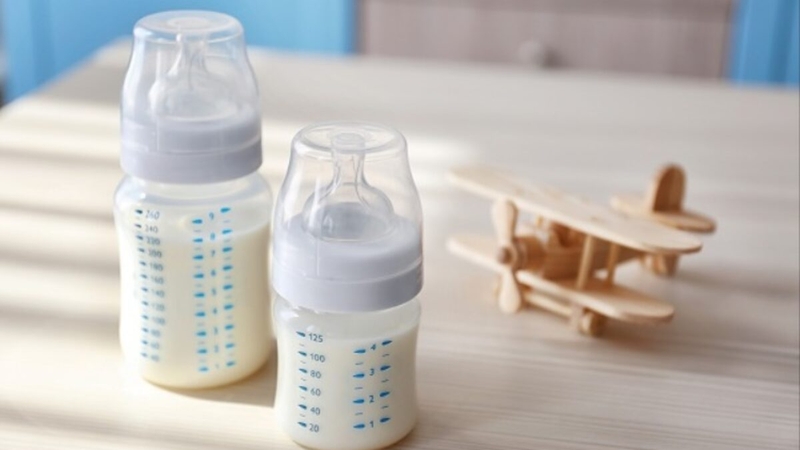 Có nên pha sữa để sẵn trong bình giữ nhiệt không? Vì sao? 1