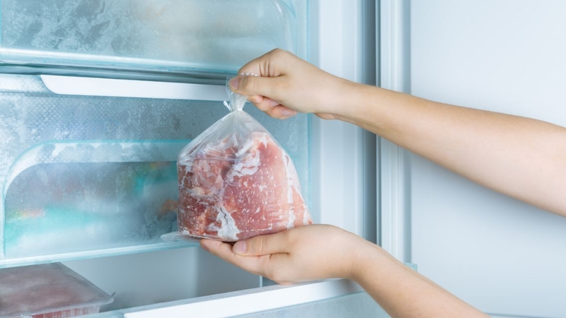 Sơ chế, đóng gói và bảo quản thịt lợn đúng cách trong tủ lạnh
