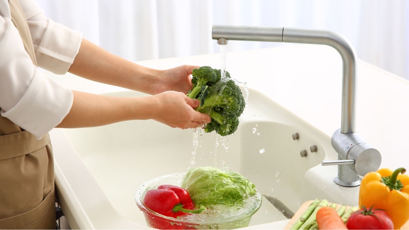 Có nên sử dụng nước ion kiềm để rửa rau củ quả không được nhiều độc giả quan tâm