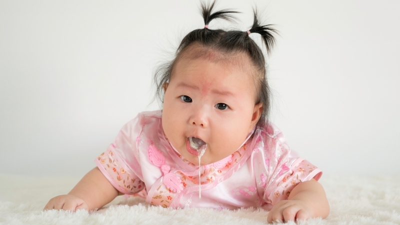 Có nên tẩy giun cho trẻ dưới 1 tuổi không? Các lưu ý quan trọng cho bố mẹ 2