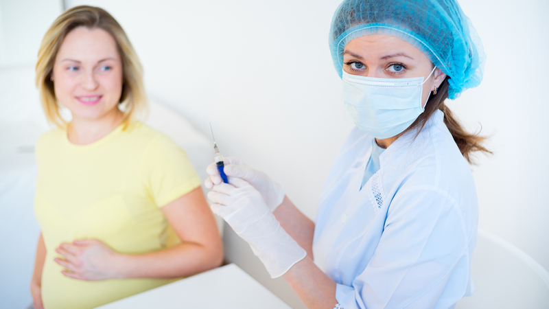Có nên tiêm vắc xin cho phụ nữ mang thai hay không? Nên tiêm vắc xin nào? 1