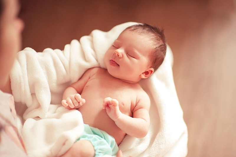 Có nên tin vào cách vẽ lông mày cho trẻ sơ sinh?-1