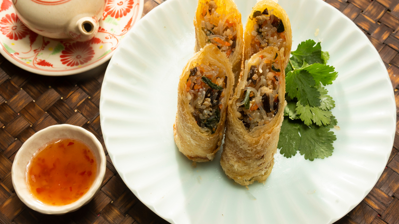 Nem rán có thành phần khó bảo quản như thịt xay, trứng, mộc nhĩ, nấm hương, rau củ