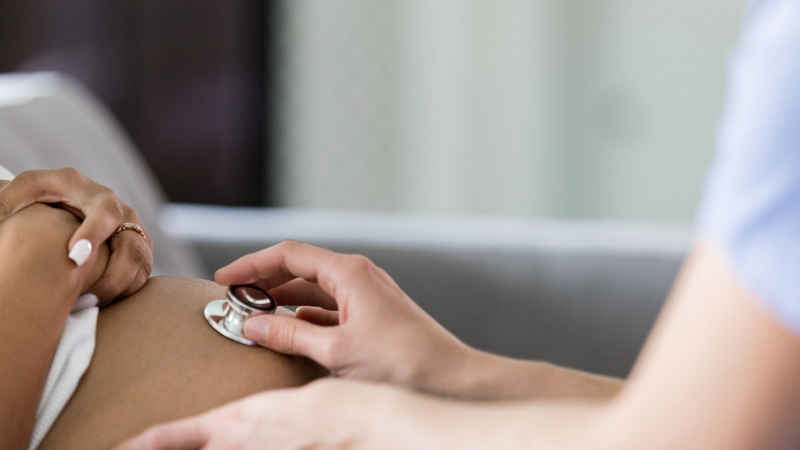 Việc kiểm tra sớm giúp xác định chính xác nguyên nhân và điều trị an toàn cho cả mẹ và thai nhi