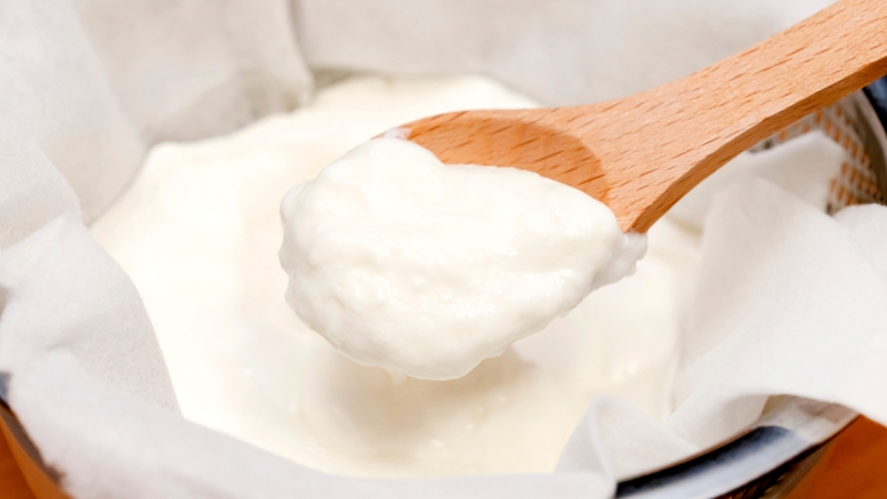 Sữa chua, đặc biệt là sữa chua Hy Lạp, chứa hàm lượng protein khá cao