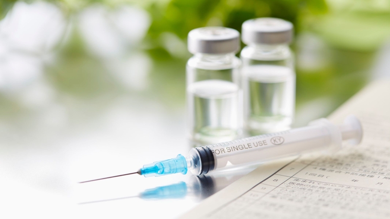 Có thể tiêm hai loại vaccine não mô cầu cùng lúc được không?