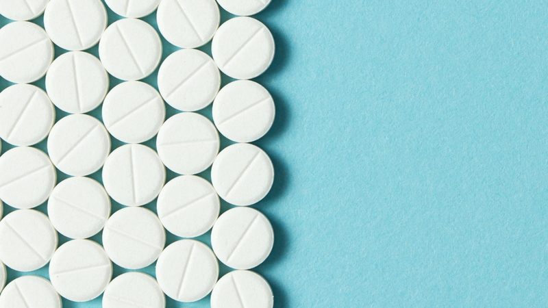 Có thể uống ibuprofen khi bụng đói không? Câu trả lời tùy thuộc vào nhiều yếu tố