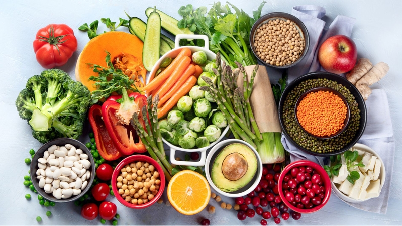 Chế độ dinh dưỡng cân đối, bổ sung đầy đủ vitamin và khoáng chất cần thiết cho cơ thể