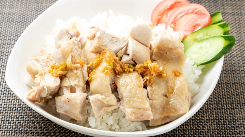 Tự nấu cơm gà giúp kiểm soát khẩu phần ăn phù hợp nhu cầu dinh dưỡng
