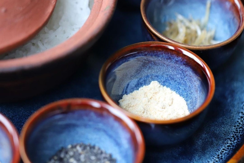 Điểm đặc trưng của món cơm muối đến từ hương vị đơn giản nhưng có chiều sâu