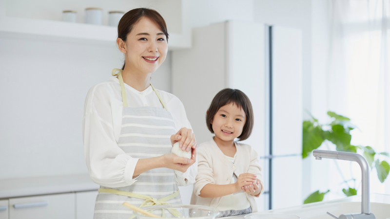 Nếu ăn cơm nắm với khẩu phần hợp lý và sử dụng như một bữa ăn chính thay vì ăn thêm, món ăn này sẽ không gây tăng cân