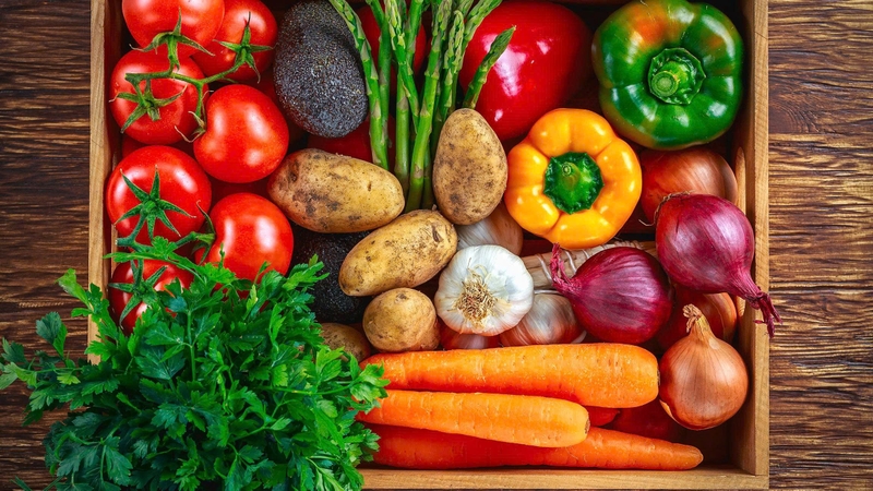 Nếu muốn kiểm soát cân nặng, bạn nên ưu tiên ăn nhiều rau thay vì quá nhiều thịt và đạm