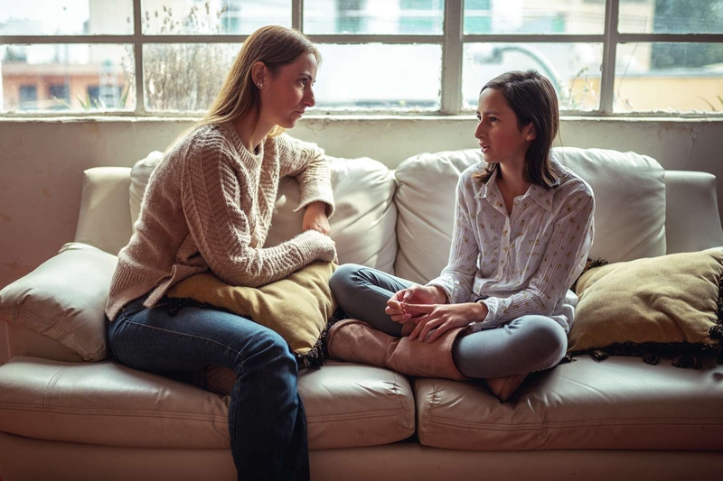 Khi come out, hãy chia sẻ trước với những người thân thiết để nhận được sự ủng hộ