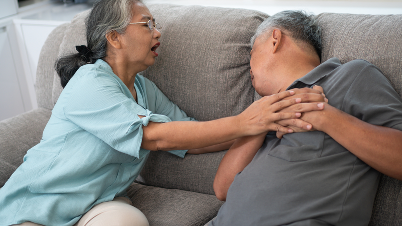 Mỗi cơn đau thường kéo dài vài phút và có thể tái phát khi tiếp tục gắng sức