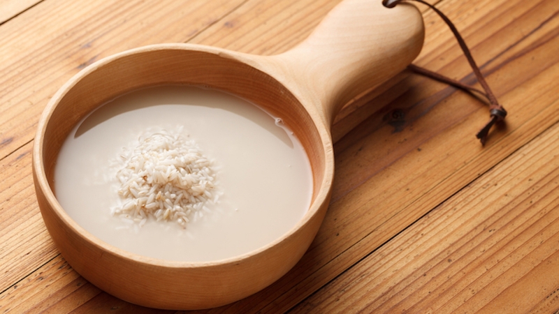Công thức nước vo gạo thần kỳ cho mái tóc suôn mượt, chắc khỏe 1