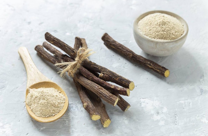 Công thức tắm trắng bằng bột cam thảo và sữa tươi tại nhà