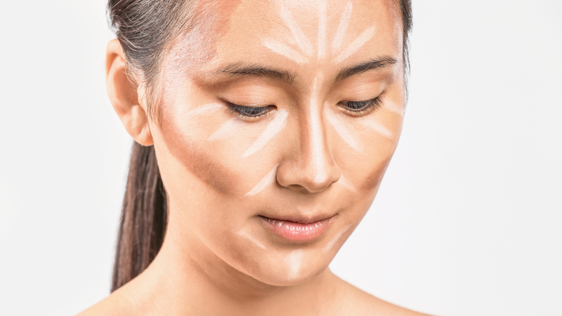 Khi thực hiện đúng, khuôn mặt sẽ có chiều sâu rõ rệt, đường nét sắc sảo và ăn ảnh hơn