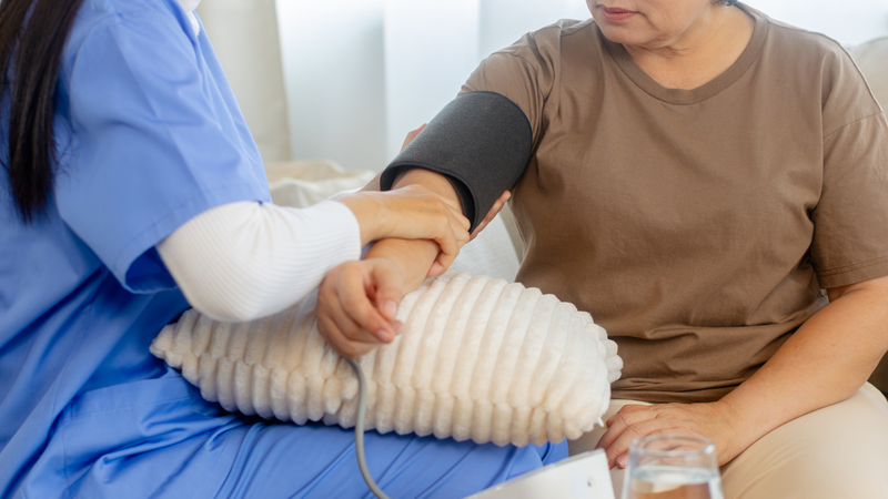 Các hướng dẫn điều trị COVID-19 hiện nay ngày càng chú trọng việc nhận diện sớm những người có nguy cơ cao
