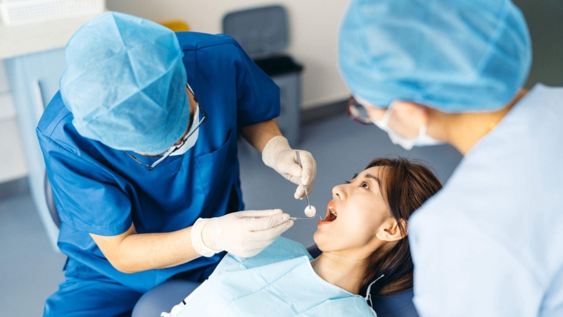 Cùi răng sứ giả là gì? Làm cùi răng sứ giả có tốt không?