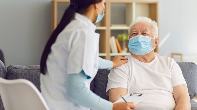 Người cao tuổi có nguy cơ nhiễm cúm A cao hơn do hệ miễn dịch suy yếu, dễ bị biến chứng nặng khi mắc bệnh