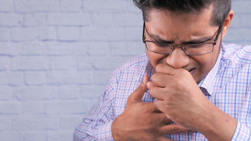 Cúm B có thể gây ho, đau họng và mệt mỏi