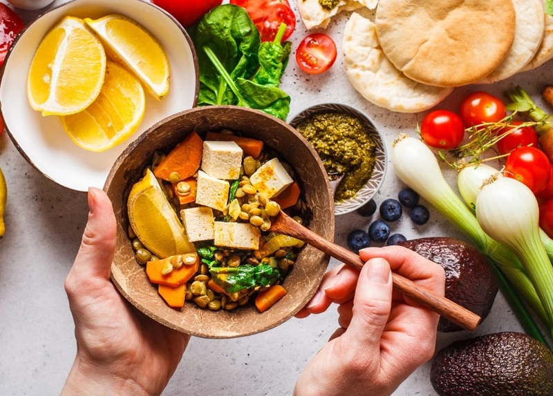 Cùng chuyên gia giải đáp: Ăn gì để giảm quá kích buồng trứng? 2