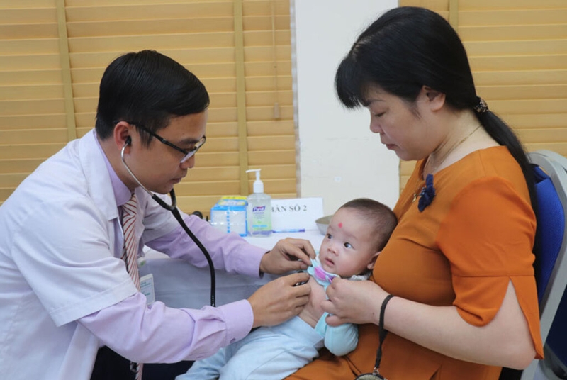 Em bé sinh non 25 tuần tuổi có nuôi được không? Cần lưu ý gì khi chăm sóc bé? 6