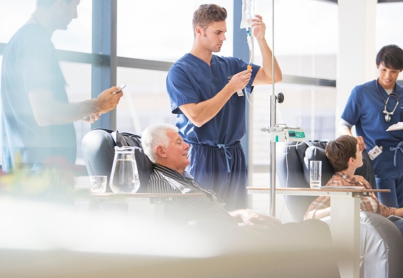 Cùng chuyên gia giải đáp thắc mắc: Truyền dịch có bọt khí có sao không​? 2