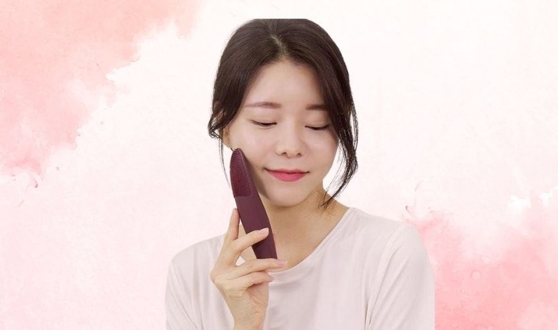 Cùng so sánh máy rửa mặt Foreo và Juvera xem loại nào tốt hơn3