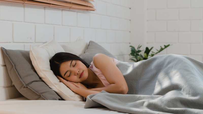 Nên ưu tiên ngủ đủ mỗi đêm thay vì thiếu ngủ và ngủ bù vào cuối tuần
