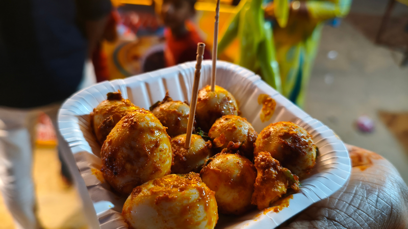 Việc xào với nhiều dầu, cho quá nhiều đường hoặc sa tế sẽ làm tăng lượng chất béo và muối