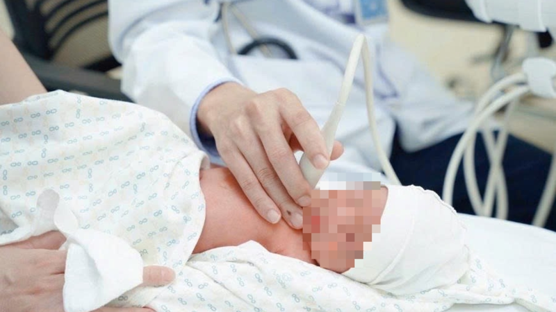 Phẫu thuật khẩn cấp giúp bé 4 tháng tuổi vượt qua nguy kịch