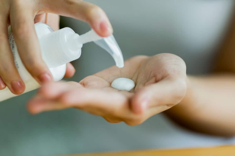 Da body khô nên dùng gì để cải thiện Cách dưỡng ẩm da body hiệu quả 2